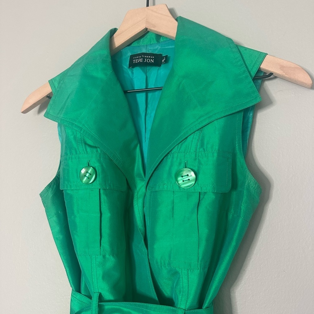 Teri Jon Sleeveless Belted Trench Dress – Emerald Green – Size 2 - Picture 7 of 15